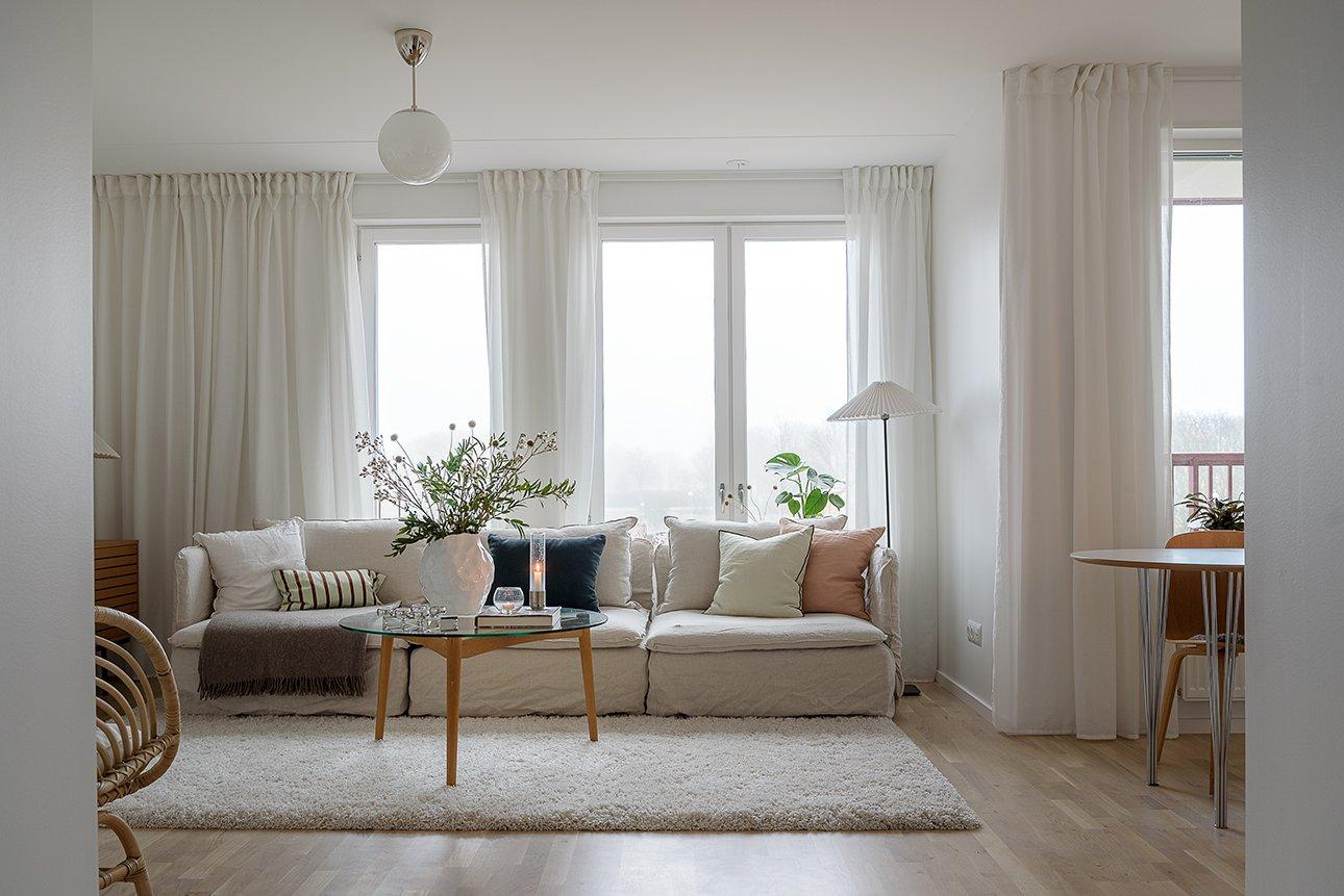 Seniorgården bygger ljusa, genomtänkta lägenheter för dig över 55 år. Välplanerade bostäder med god design i en inspirerande och trygg boendemiljö. Foto från en Seniorgårdenbostad.